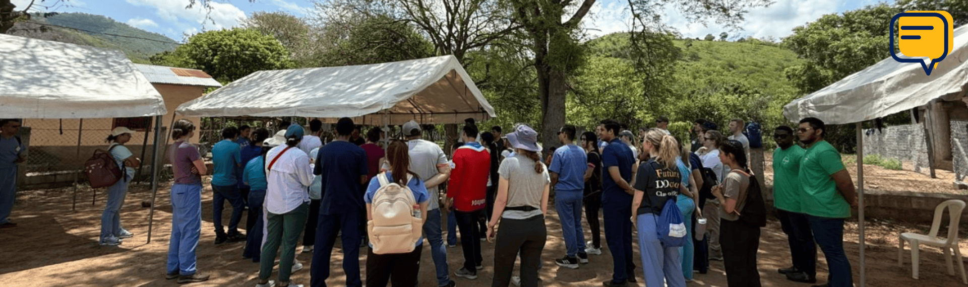 Mobile medical clinic with volunteers in Honduras